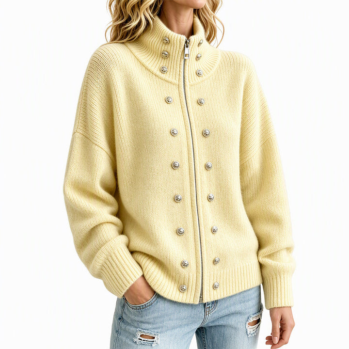 Ezgia – Strickjacke Mit Zierknopf