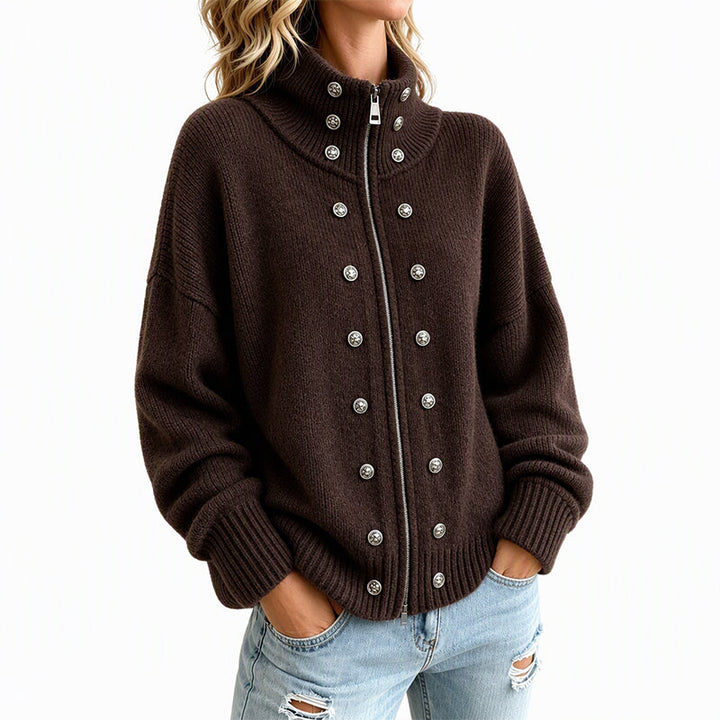 Ezgia – Strickjacke Mit Zierknopf